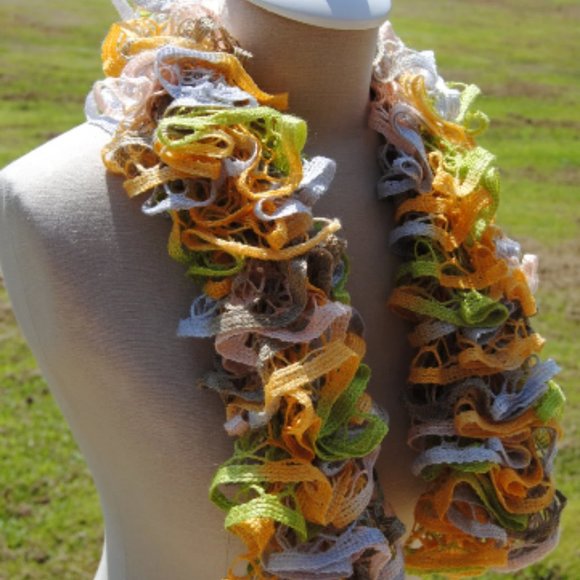 Crochet Dark Yellow and PInk Ruffle Scarf/New - Picture 3 of 3